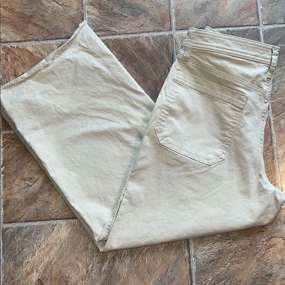 Banana Republic Factory Wide-Leg High-Ruse Cropped Raw Hem Pants - Picture 9 of 11